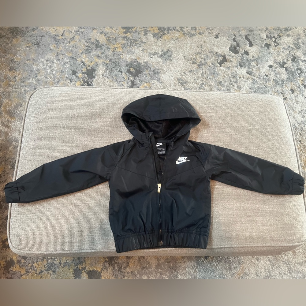 Black Nike Windbreaker 3T
